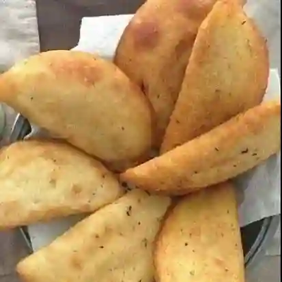 Empanada de Carne Mechada.