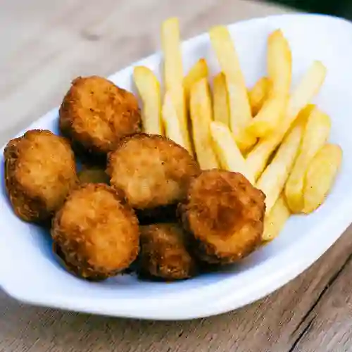 Nuggets con Papas Fritas