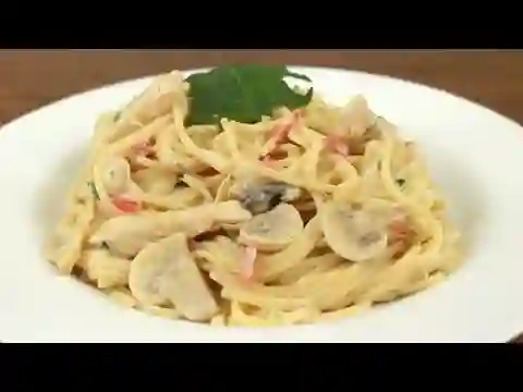 Pasta Champiñón con Pollo