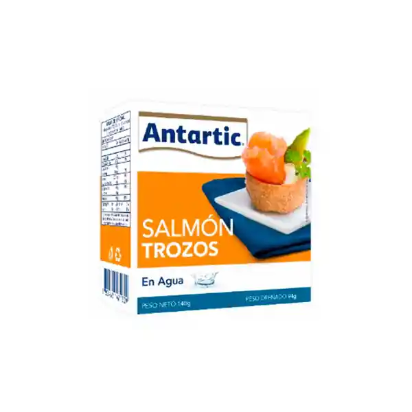 Antartic Salmón en Trozos en Agua