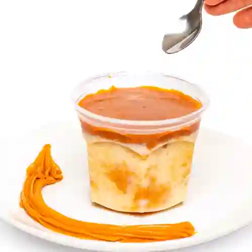Postre de Tres Leches con Arequipe