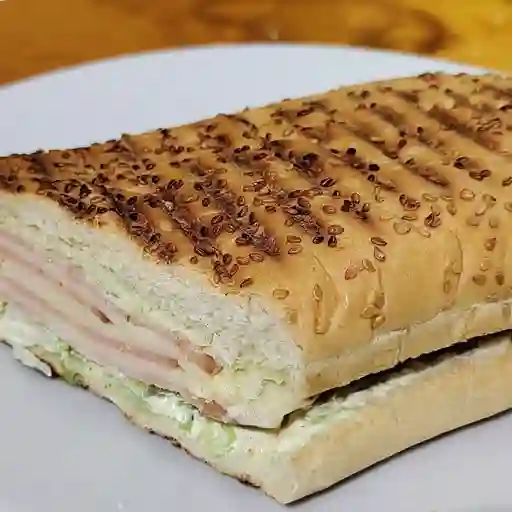 Sándwich tradicional 22 cm