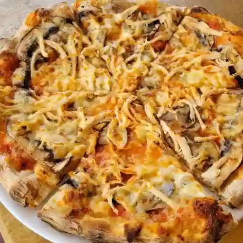 Pizza Pollo y Funghi