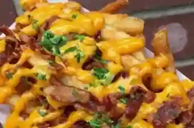 Salchipapa Gratinada