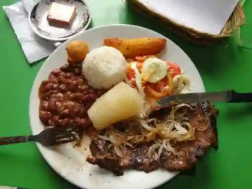 Almuerzo Corriente con Higado