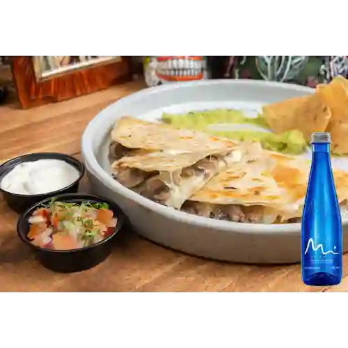Combo Quesadilla Cochinita Pibil +Agua Manantial S/gas