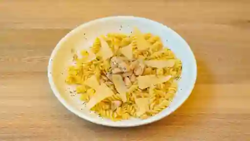 Fusilli Pollo y Champiñones