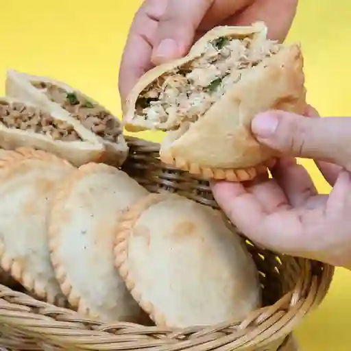 Dúo panzerottis + salsa de la casa