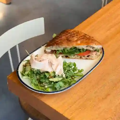 1/2 Sandwich y 1/2 Ensalada