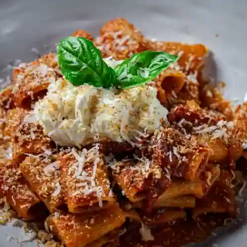 Pasta Pomodoro y Stracciatella