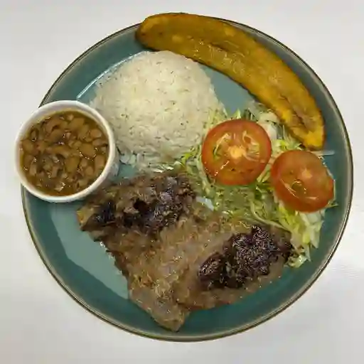 Ejecutivo con sobrebarriga asada
