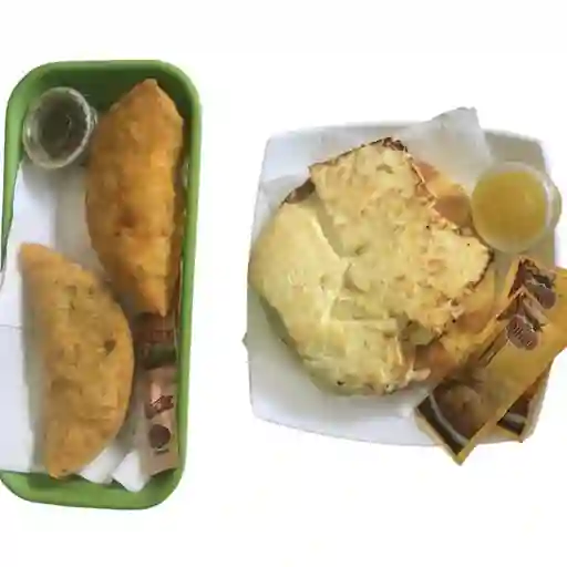 Combo arepa campesina 2empanada y bebida