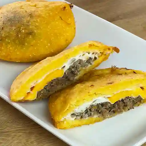 Arepa de huevo y carne