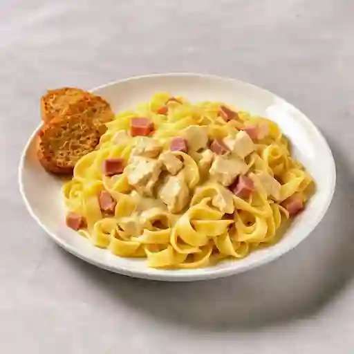 Pasta Alfredo (Con Pollo Y Jamon)