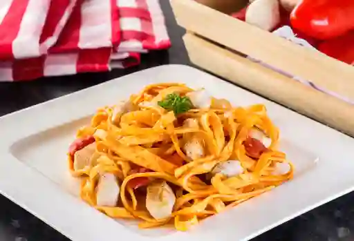 Fetuccini de Pollo Romano
