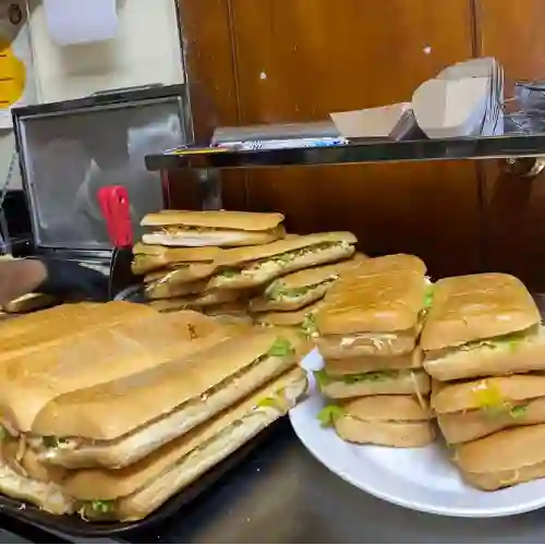 Sándwich de Pollo O Carne