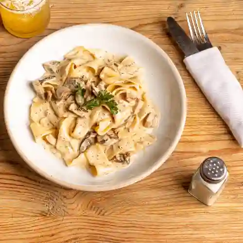 Pappardelle Al Funghi con Pollo