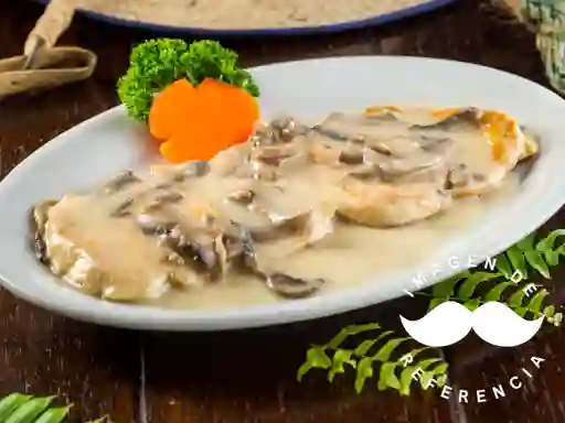 Pechuga en Salsa de Champiñones