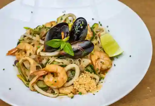 Sea food pad thai