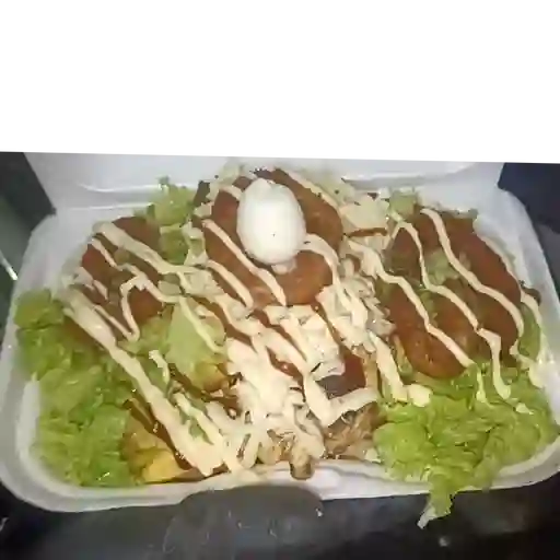 Salchipapa de la casa