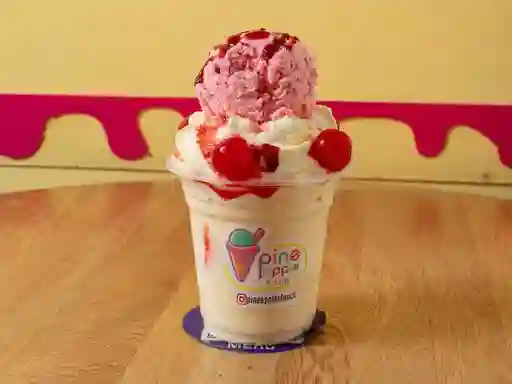 Cerezas con Crema Chantilly y Helado Popsy