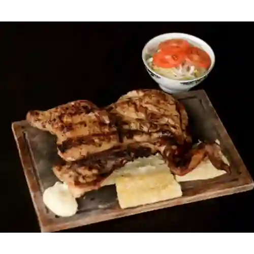 Medio Pollo Árabe con Yuca