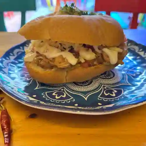 Torta de Tinga de Pollo