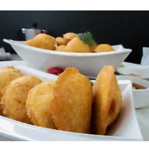 Pastel de Pollo Empanada de Carne Desmechada