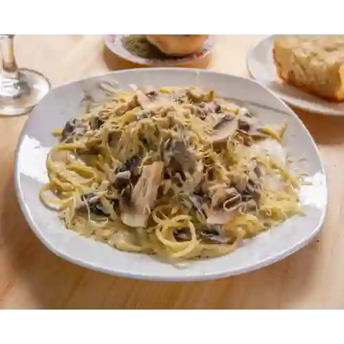 Spaghetti con Pollo y Champinon