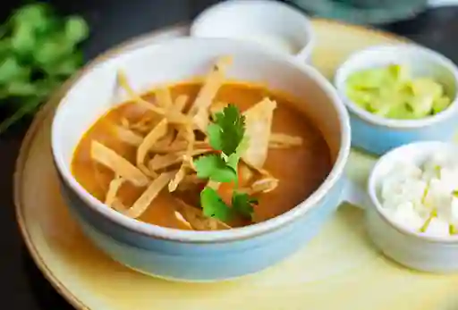 Sopa de tortilla con pollo