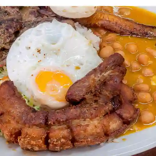 Almuerzo con Chicharron Completo