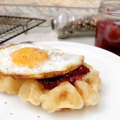 Waffles de Yuca + Salsa Frutos Rojos