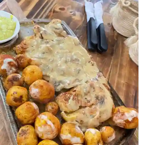 Pechuga en Salsa de Champiñones