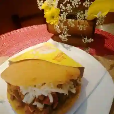 Arepa de Molleja en Salsa