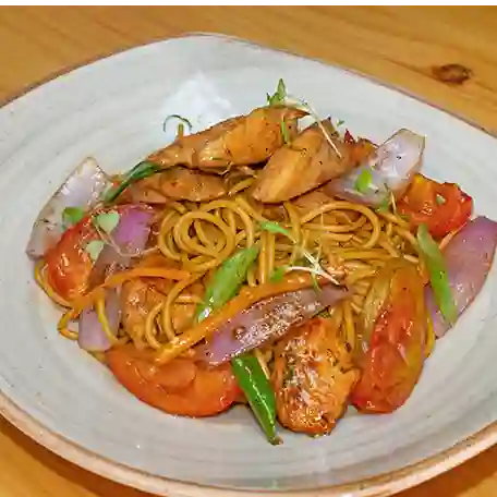 Tallarín Saltado con Pollo