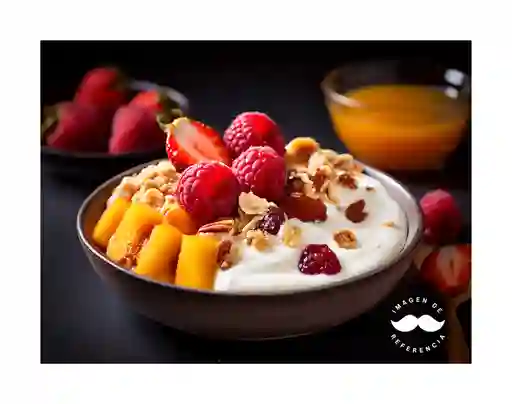 Bowl de frutas con yogurt