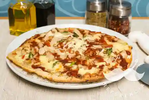 Pizza con Pollo Champiñones Mediana