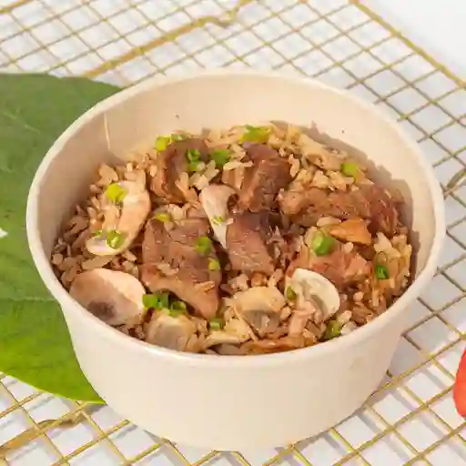 Arroz con lomo y bebida