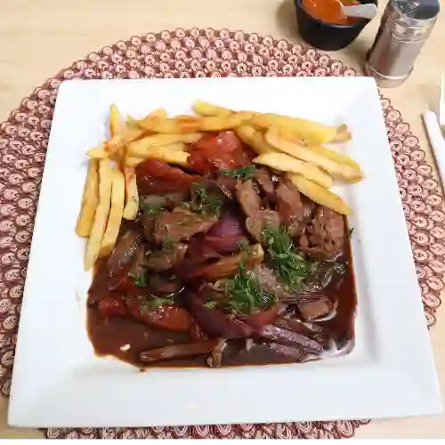 Carne Salteada - Gratis Sopa y Limonada