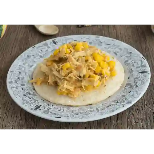 Arepa con Pollo y Maíz Desayuno