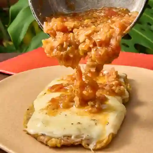 Patacón con Queso Fundido