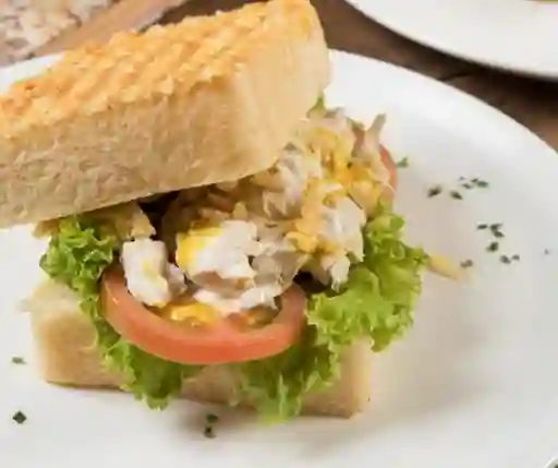 Sándwich de Pollo y Queso Gruyere