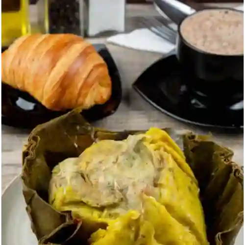 Tamal con Chocolate O Café y Pan.