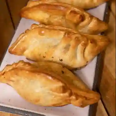 Empanada argentina caprese