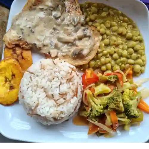 Pechuga en Salsa de Champiñón