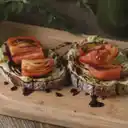 Tostada con Pesto y Mozarella
