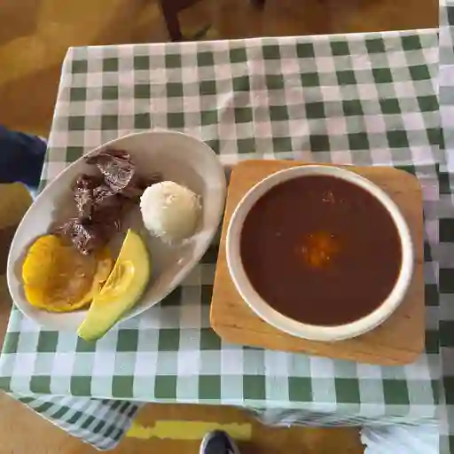 Frijoles con carne asada