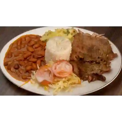 Almuerzo Corriente con Carne Asada