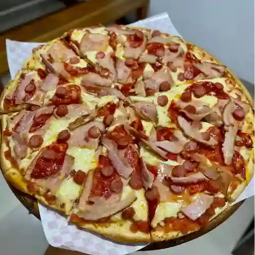 Pizza Carnes (8 Porciones) 33cm