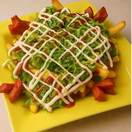 Salchipapa tradicional